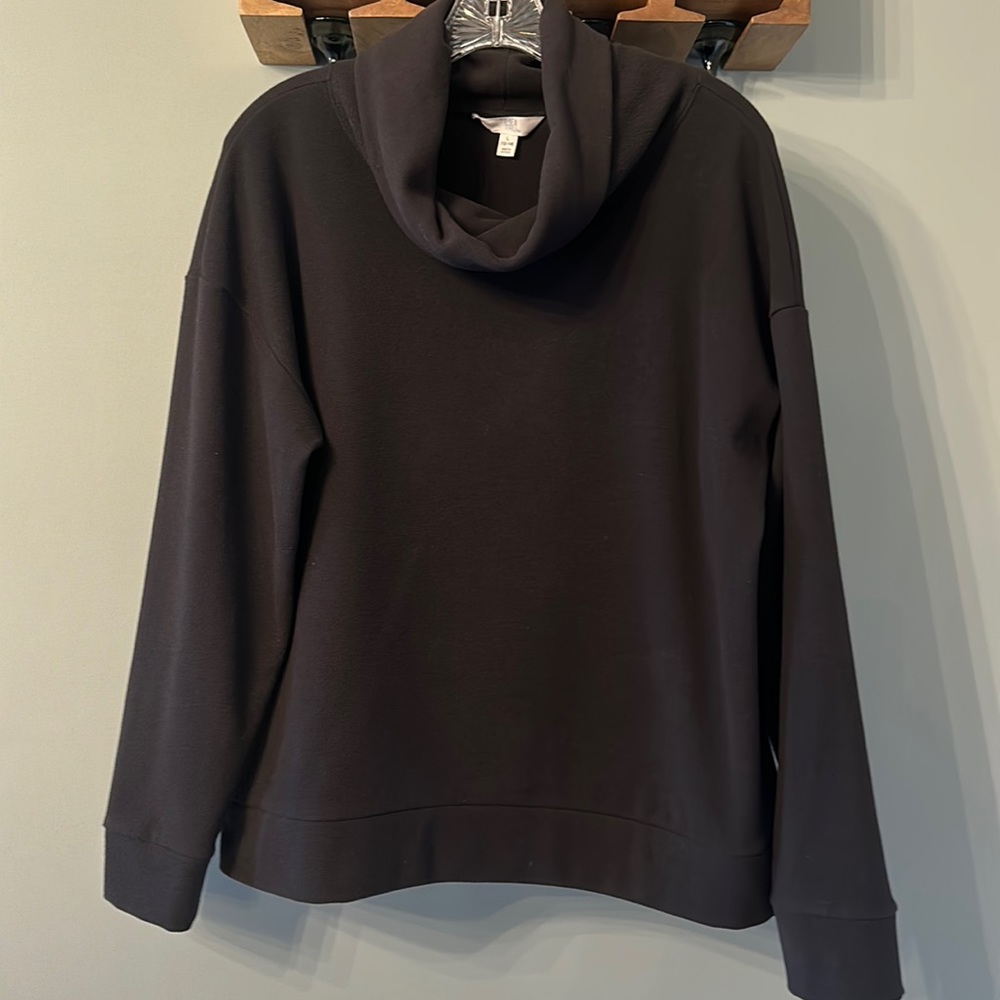 Woman’s Black Time and Tru Sz large Cowell neck fleece shirt